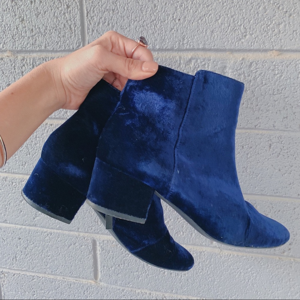 Joie Navy velvet booties